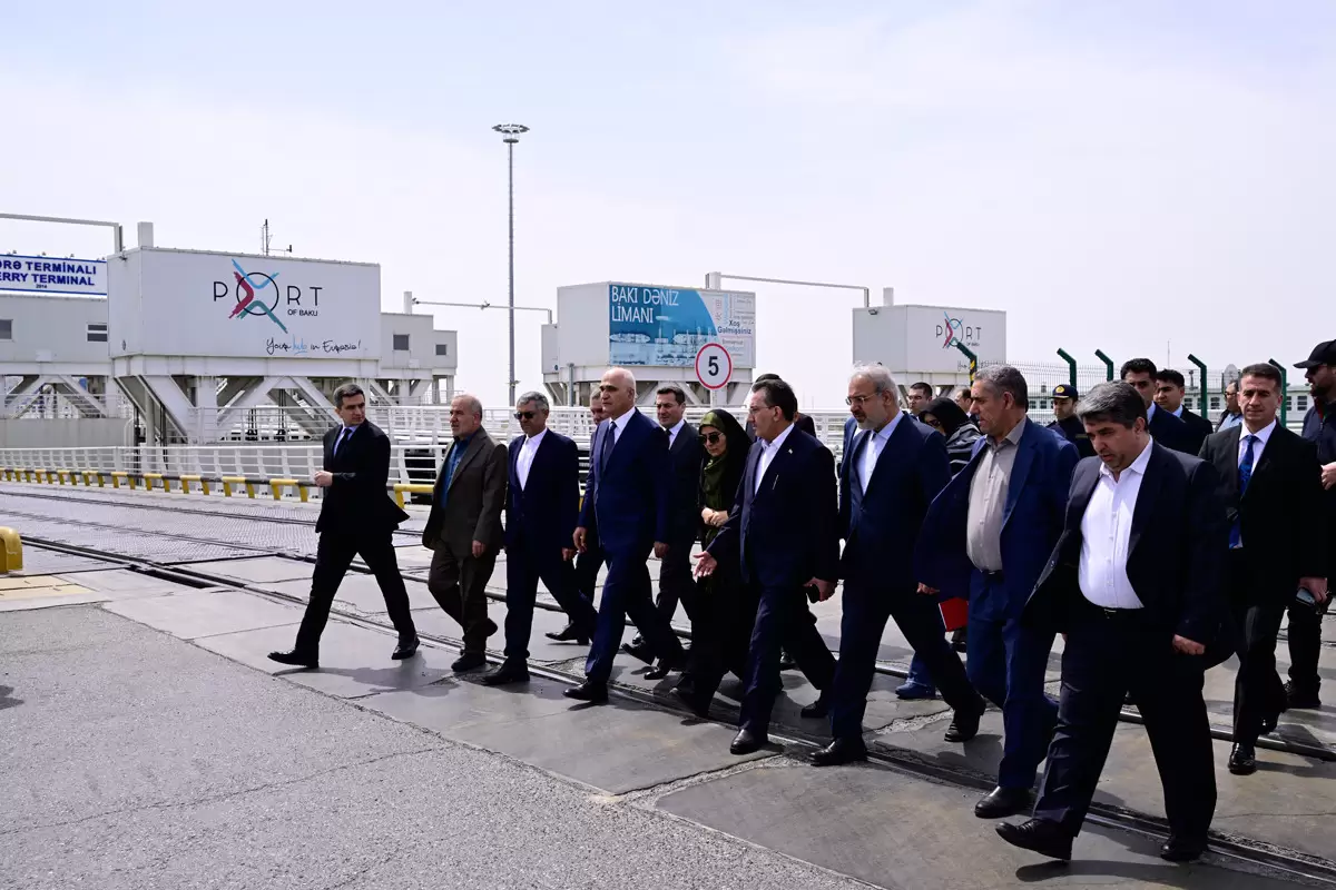 Azərbaycan və İran nümayəndə heyətləri Bakı Beynəlxalq Dəniz Ticarət Limanına baxış keçiriblər