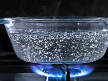 Təkrar qaynadılmış suyun təhlükəsi və miflər