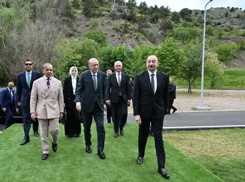 Laçında Həkəri çayı sahilində 28 May - Müstəqillik Gününə həsr edilən mədəni tədbir keçirilib - YENİLƏNİB