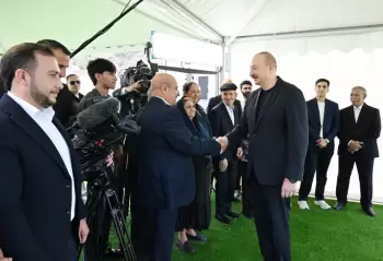 Prezident İlham Əliyev Laçının Bəylik kəndinə köçən sakinlərlə görüşüb, onlara evlərin açarlarını təqdim edib