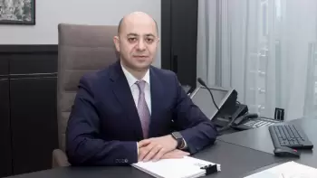 Vüsal Aslanov Aparat rəhbərini işdən çıxardı