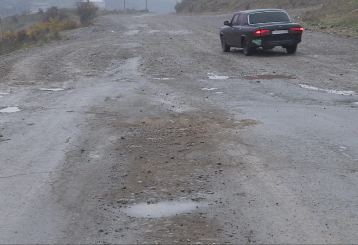 Bu yolun sağ zolağı ilə hərəkət təhlükəlidir, solla getdikdə isə cərimə yazılır - VİDEO