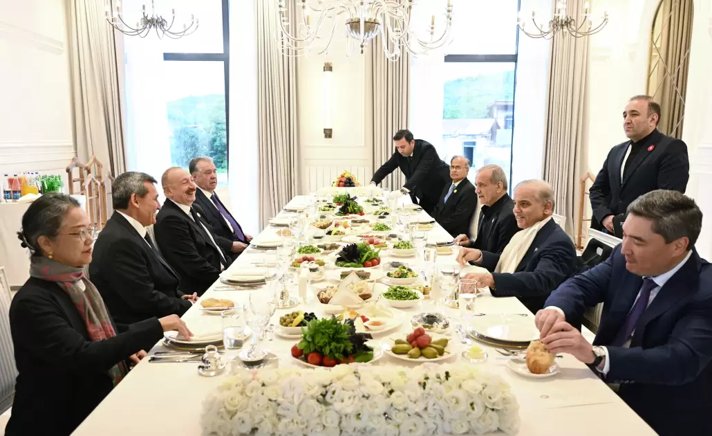 Şuşada Prezident İlham Əliyevin adından İqtisadi Əməkdaşlıq Təşkilatının 17-ci Zirvə görüşünün iştirakçılarının şərəfinə rəsmi nahar verilib