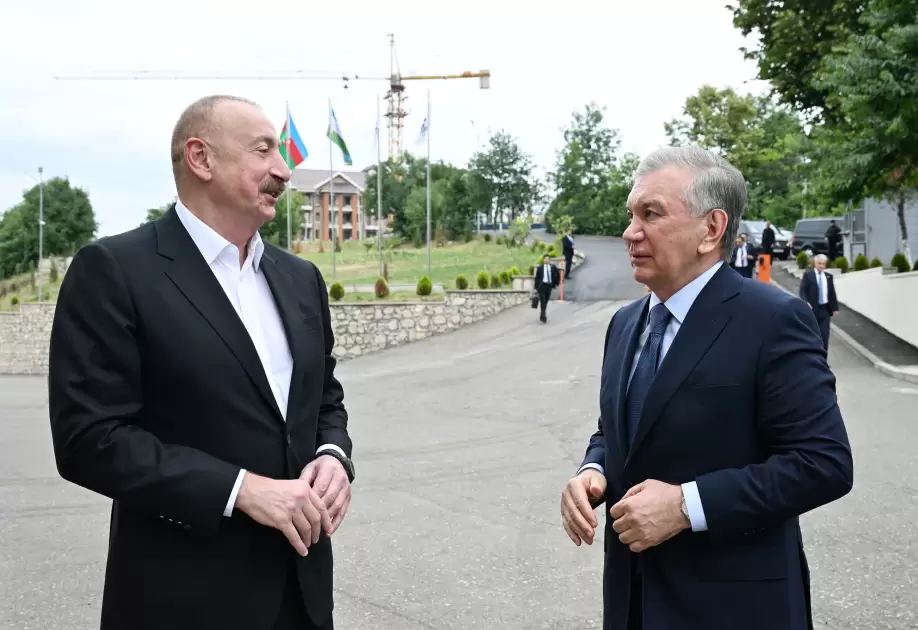 Azərbaycan və Özbəkistan prezidentləri Xankəndidəki “Businesstex JV” tikiş fabrikinin fəaliyyəti ilə tanış olublar