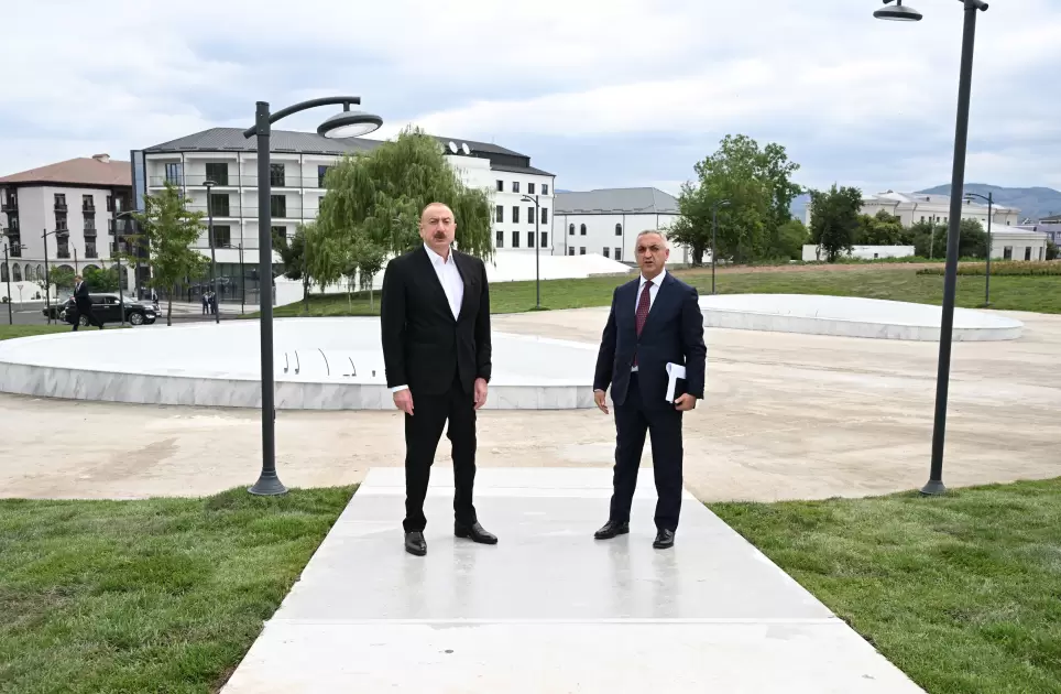 Prezident İlham Əliyev Xankəndidə Zəfər parkında görülən tikinti işləri ilə tanış olub