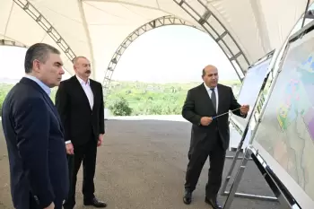 Prezident İlham Əliyev və Türkmənistan Xalq Məsləhətinin sədri Qurbanqulu Berdiməhəmmədov Füzuli şəhərinin dağıdılmış yerlərinə baxıblar