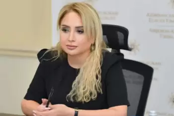 Sahil Babayev İlhamə Abdullayevanı yola salır – Səs-küylü yeyinti