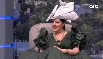 Elza Seyidcahan jurnalistləri belə təbrik etdi - VİDEO