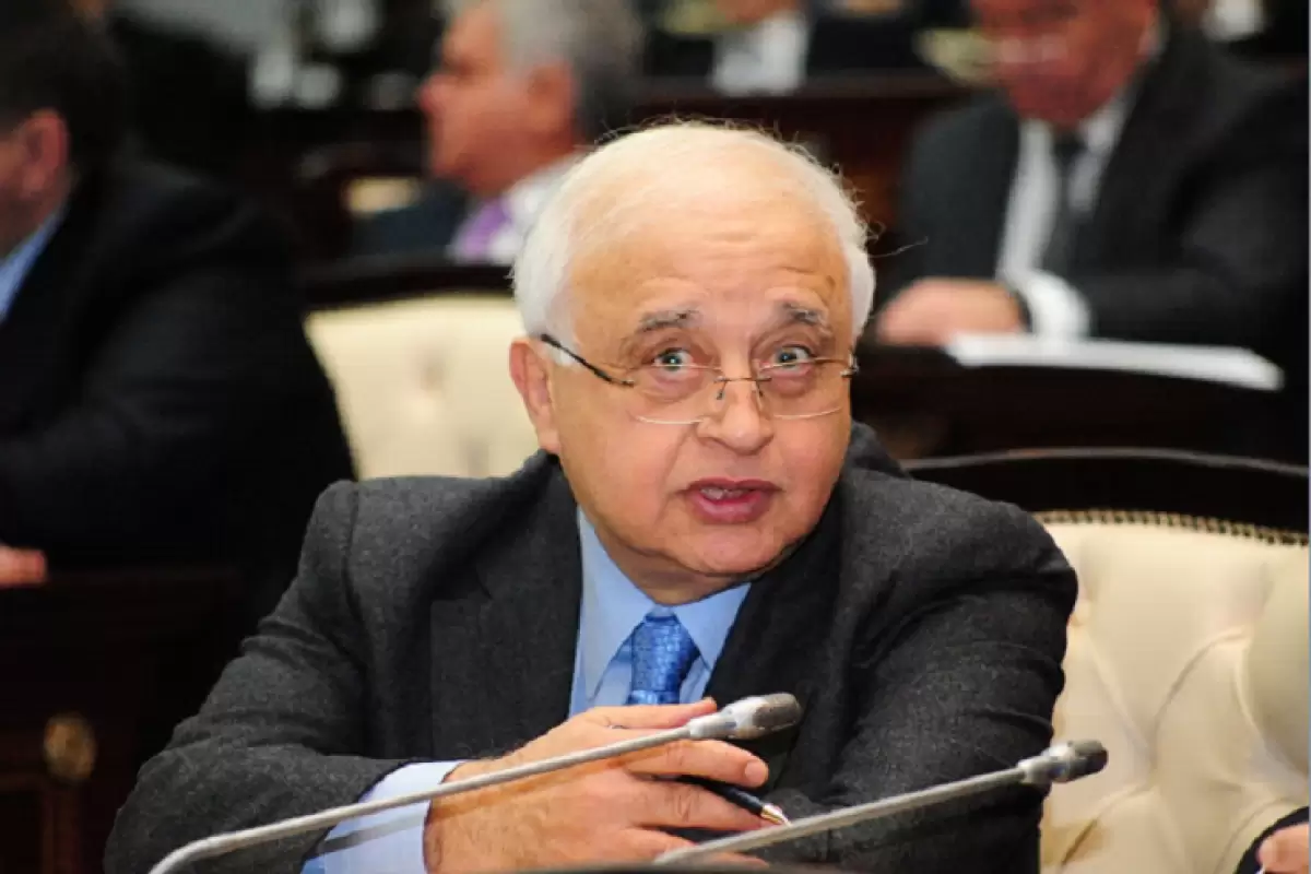 Elçin Əfəndiyev vəfat edib