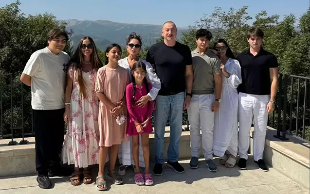 Leyla Əliyeva Prezidentin ailəsinin yeni fotosunu paylaşdı