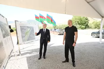 Prezident İlham Əliyev Kəlbəcər şəhərində 3-cü yaşayış kompleksinin təməlini qoyub