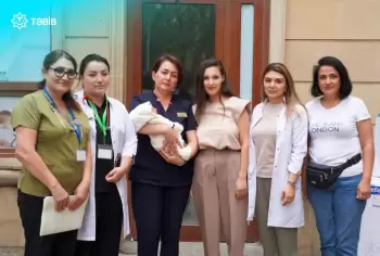 Metroda doğulan uşaq və anası xəstəxanadan evə buraxılıb