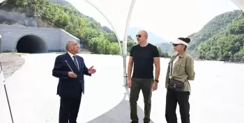 Prezident İlham Əliyev və birinci xanım Mehriban Əliyeva Toğanalı-Kəlbəcər-İstisu avtomobil yolunda görülən işlərlə tanış olublar - YENİLƏNƏCƏK