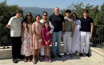 Leyla Əliyeva Prezidentin ailəsinin yeni fotosunu paylaşdı