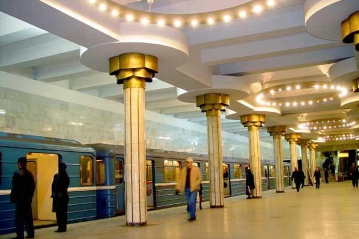 Metronun “Xalqlar dostluğu” stansiyasında qatarda texniki nasazlıq yaranıb