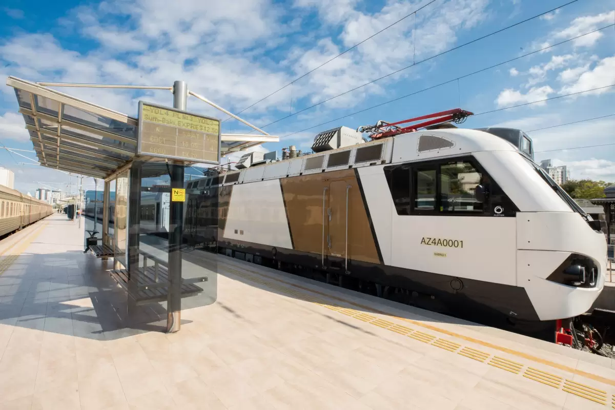 Bakı–Ağstafa–Bakı marşrutu üzrə əlavə qatarlar aylırıb