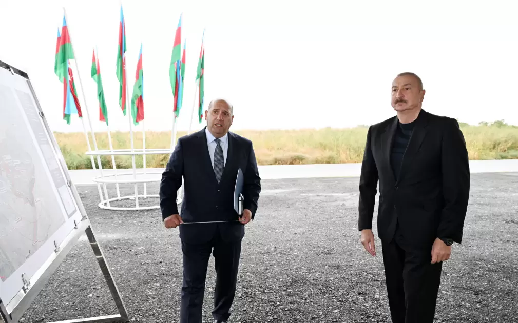 Prezident İlham Əliyev Füzuli rayonunun yeni salınacaq Qaraxanbəyli kəndinin təməlini qoyub