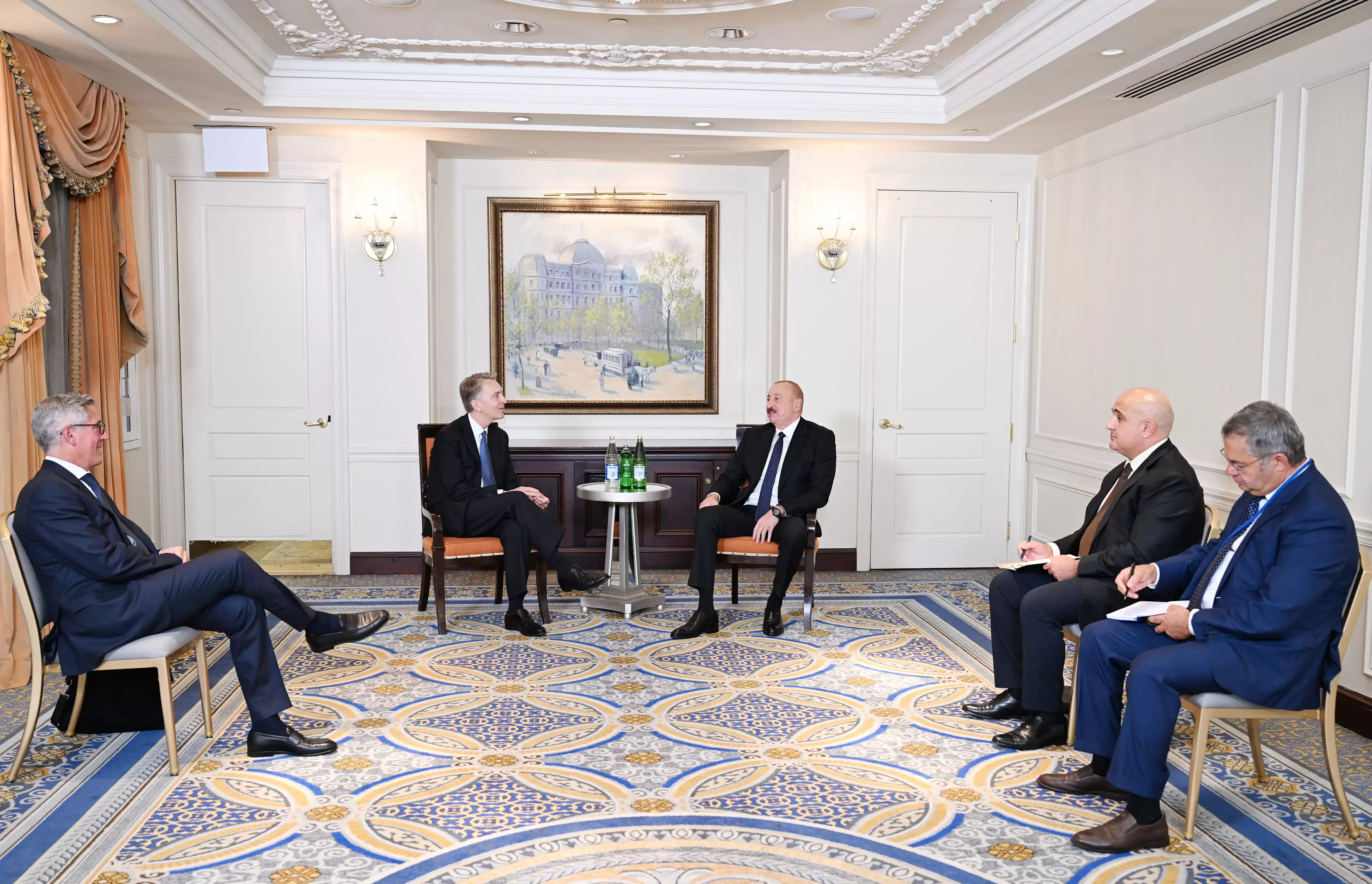 Prezident İlham Əliyev Nyu-Yorkda “Brookfield Asset Management” şirkətinin baş icraçı direktoru ilə görüşüb