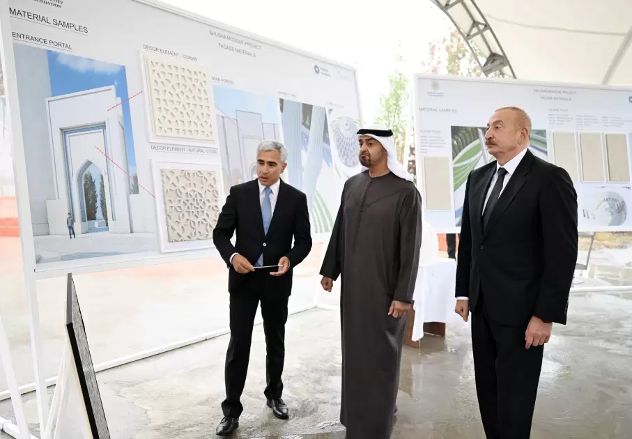 Azərbaycan və BƏƏ liderləri Yeni Şuşa məscidində tikinti işlərinin gedişi ilə tanış olublar