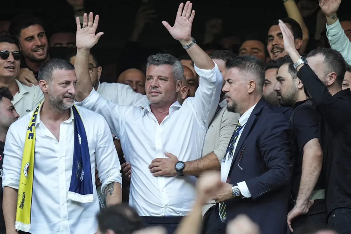 "Fənərbaxça"nın yeni prezidenti Sadəddin Saran oldu