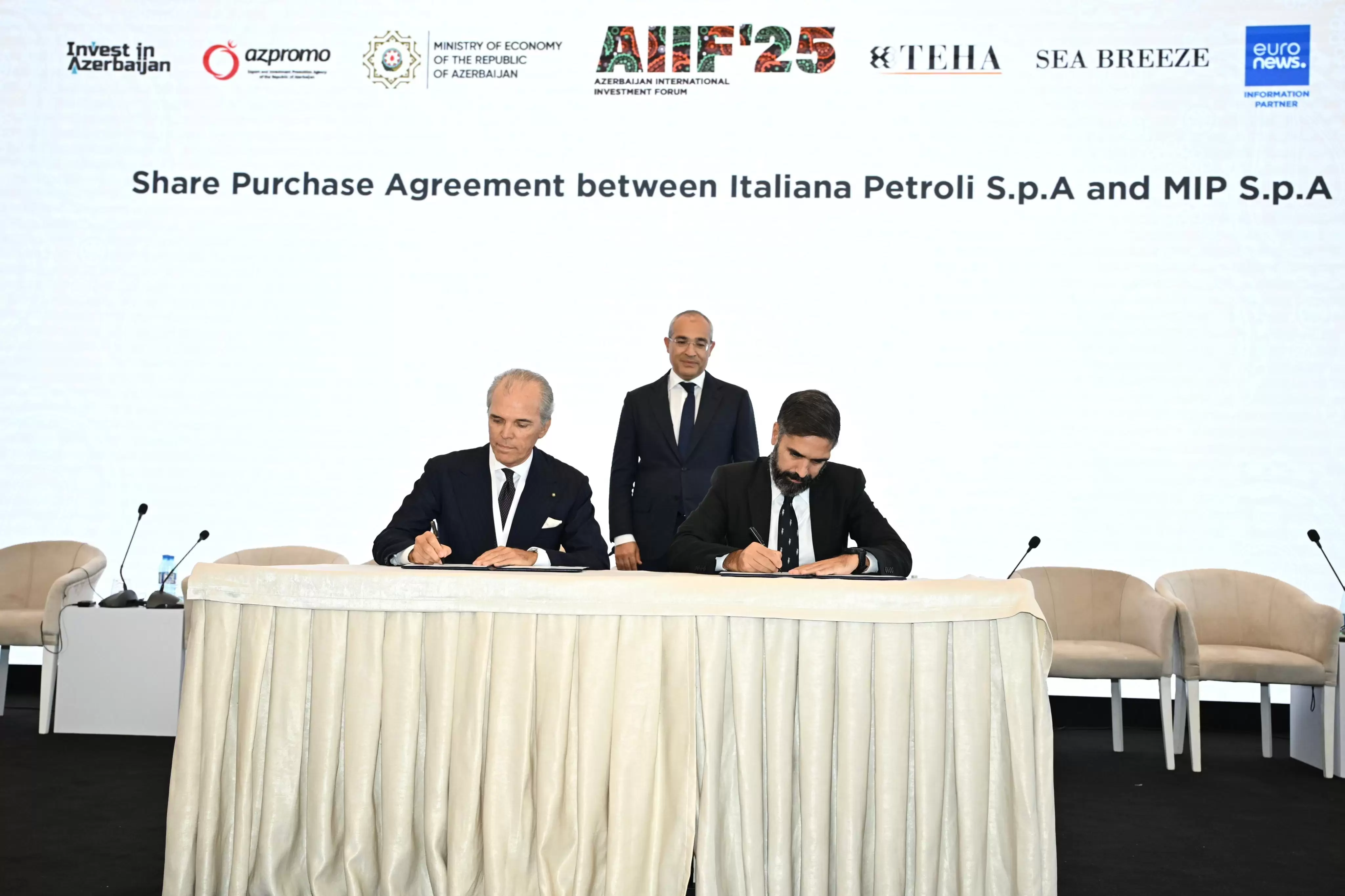 SOCAR İtaliya şirkətindən pay alır