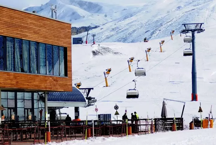 Şahdağ Turizm Mərkəzində dava: Sürücü qaraj müdirinin burnunu sındırdı