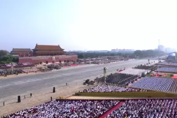 Prezident İlhamƏliyev Pekində keçirilən paradı izləyib