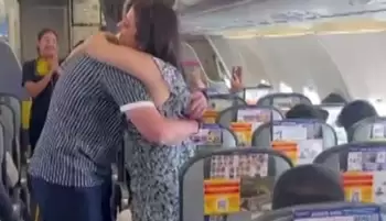 Təyyarədə maraqlı anlar - sevgilisinə evlənmək təklif etdi