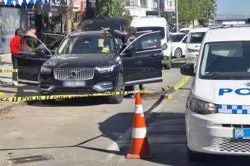 İş adamını sürücüsü yolun otasında güllələdi - FOTOLAR