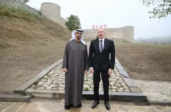 Azərbaycanın və BƏƏ prezidentləri Şuşa qalasının önündə foto çəkdiriblər