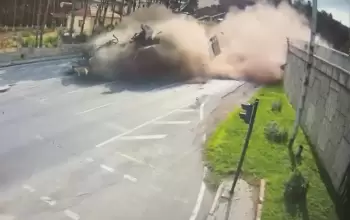 Biləcəridə yük maşını minik avtomobilinin üzərinə aşıb - 2 nəfər ölüb