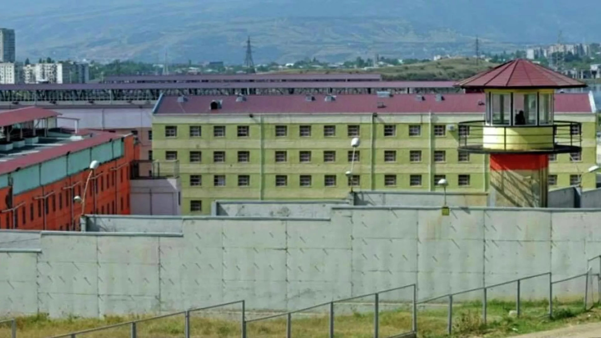 Tbilisidə yerləşən Penitensiar müəssisənin keçmiş direktoru ölü tapılıb