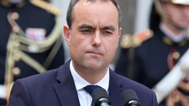 Fransa Baş naziri istefa verib