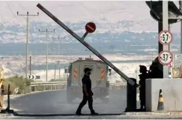 İsrail Qəzza ilə sərhəddəki iki keçid məntəqəsini yenidən açıb