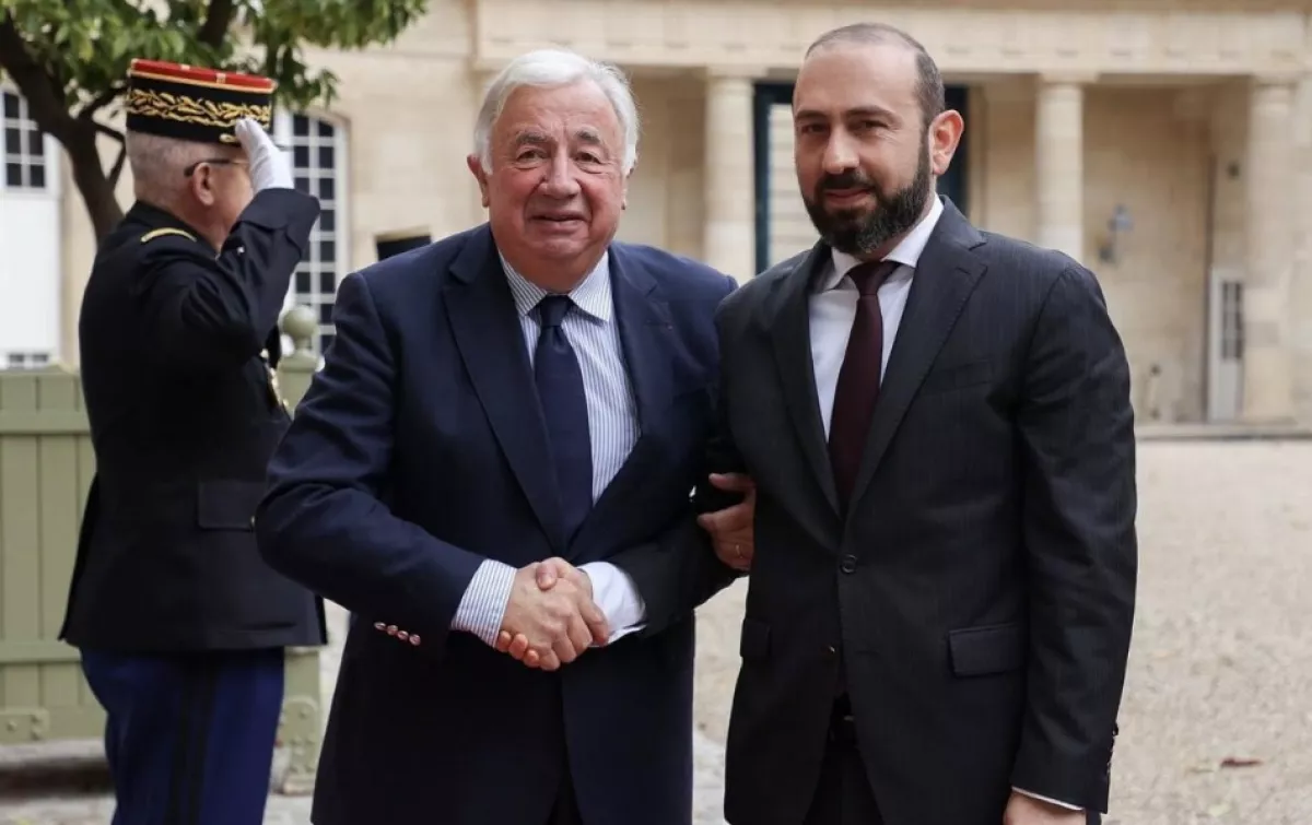 Mirzoyan Fransa Senatının sədri ilə Azərbaycanla imzalanacaq sülh müqaviləsini müzakirə edib