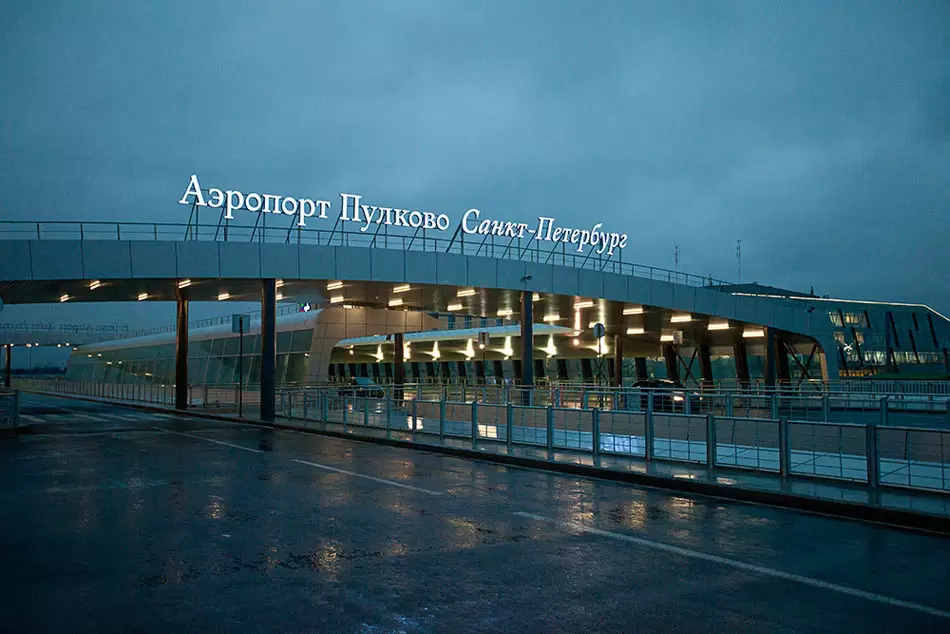 Bakıya uçan AZAL təyyarəsi Sankt-Peterburq hava limanına qəza enişi edib