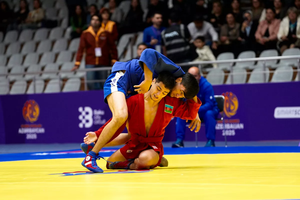 III MDB Oyunlarında qalib olan Rusiya samboçuları hakimdən narazıdırlar