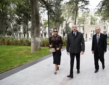 Prezident İlham Əliyev və birinci xanım Mehriban Əliyeva Bakının Nərimanov rayonunda salınan yeni parkın açılışında iştirak ediblər