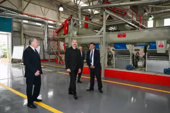 Prezident İlham Əliyev Sabirabadda pambıq emalı zavodunun fəaliyyəti ilə tanış olub