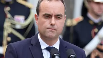 Fransa Baş naziri istefa verib