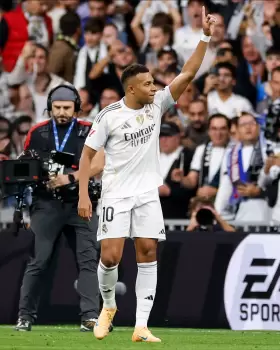 Kilian Mbappe “Qızıl buts” mükafatını aldı