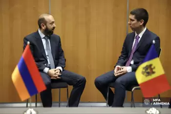 Ararat Mirzoyan Brüsseldə Moldova XİN rəhbəri ilə görüşüb