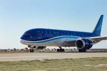 Pulkovoda məcburi eniş edən təyyarənin sərnişinləri Bakıya çatıblar