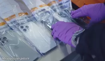 Britaniya polisi 40 min telefonu Çinə qanunsuz aparmaq istəyən dəstəni yaxalayıb