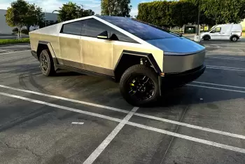 "Starbase" kosmodromunda yeni "Tesla Cybertruck"lardan istiadəyə başlanıb