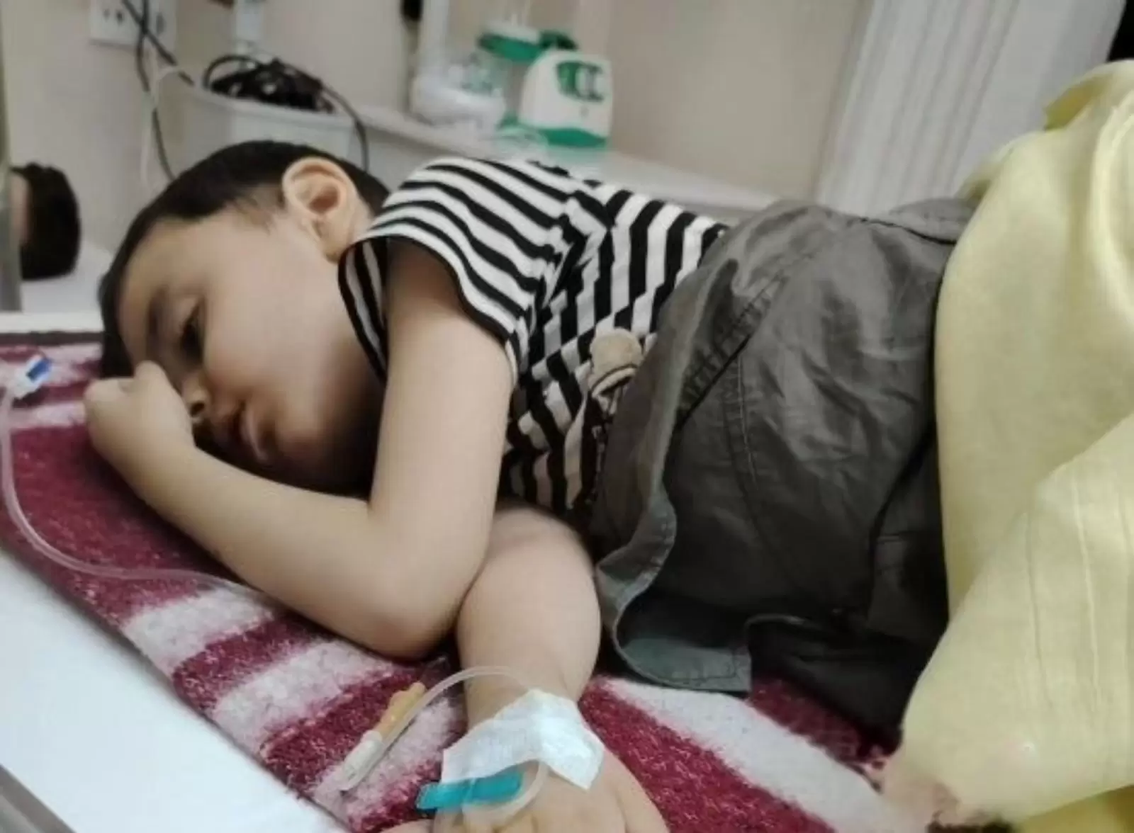 İmkansız ana xəstə övladının müalicəsi üçün yardım istəyir