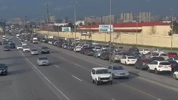 Şəhər şosesində xüsusi hərəkət zolağı yaradılıb - VİDEO