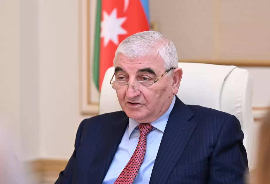 “Ramiz Mehdiyevin keçirdiyi iclasda Məzahir Pənahovun başı daha çox dönməyə, üzünün rəngi daha sürətlə dəyişməyə başladı”