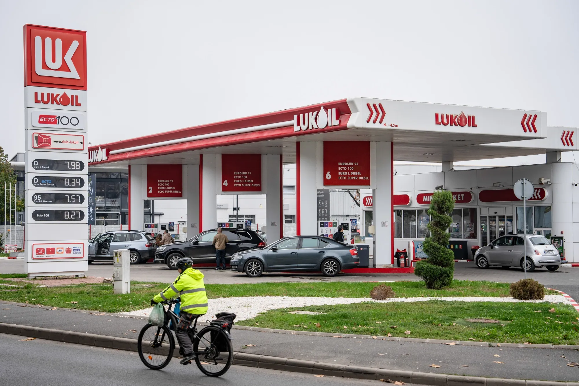 “LukOil” aktivlərini bir paket halda satmaq istəyir — Bloomberg