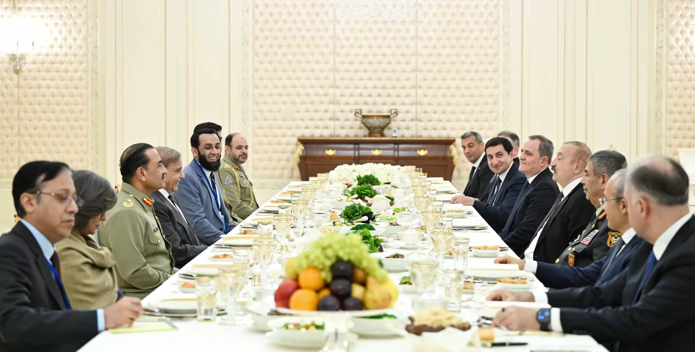 İlham Əliyev və Pakistanın Baş naziri birgə nahar ediblər